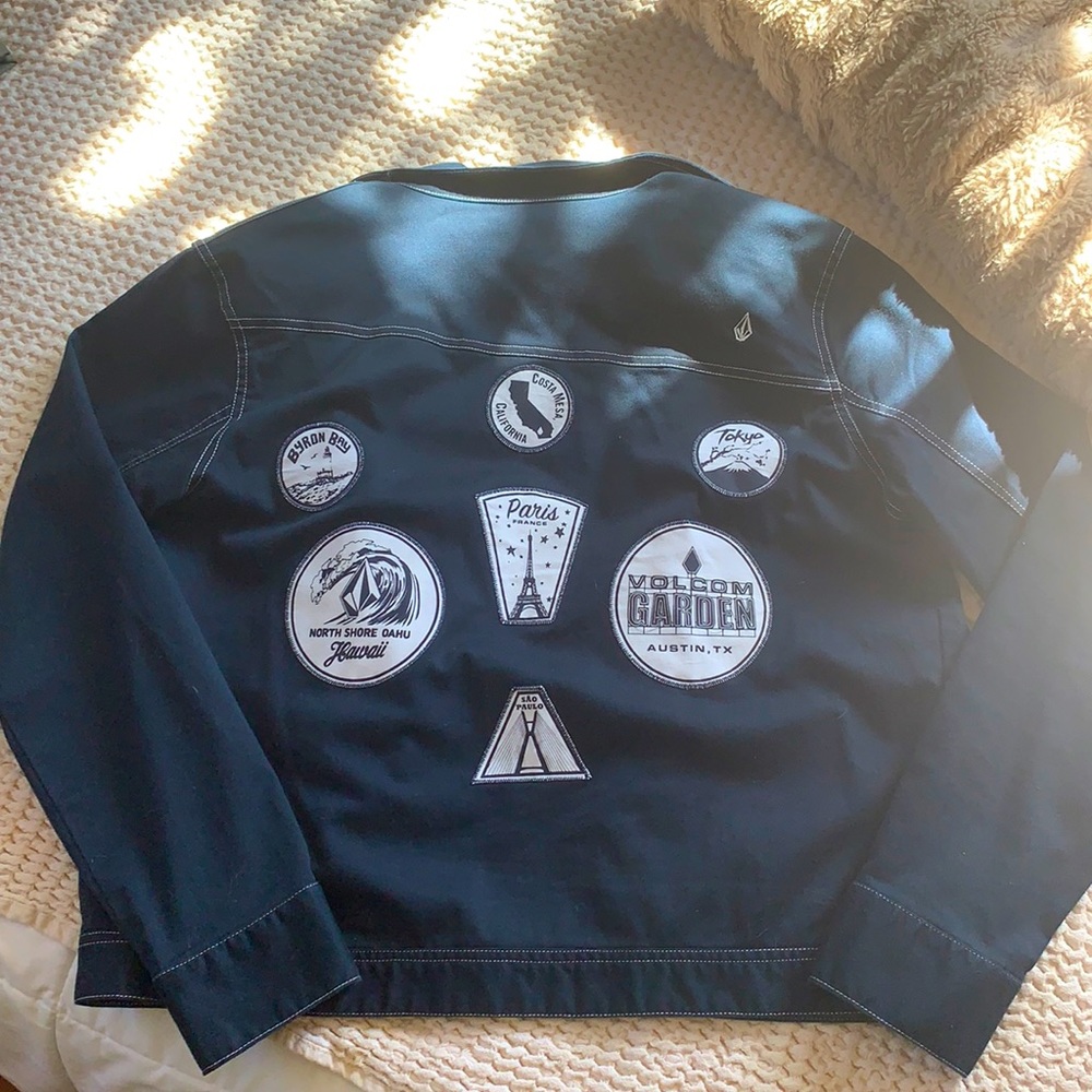 Retro Volcom stone jacket!